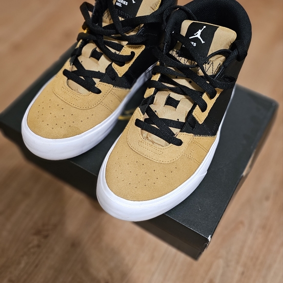 Jordan Series.03 Mid "Element Gold" - Picture 2 of 5